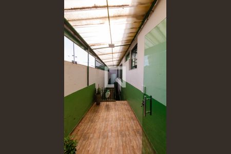 Casa à venda com 462m², 5 quartos e 2 vagas Casa à venda com 462m², 5 quartos e 2 vagasEscada