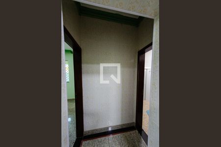 Casa à venda com 462m², 5 quartos e 2 vagas Casa à venda com 462m², 5 quartos e 2 vagasCorredor