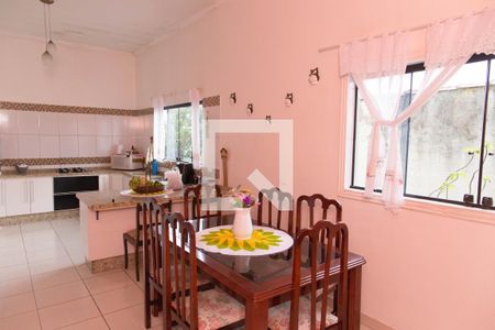 Casa à venda com 410m², 5 quartos e 2 vagas Casa à venda com 410m², 5 quartos e 2 vagasSala de Jantar