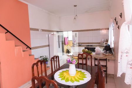 Casa à venda com 410m², 5 quartos e 2 vagas Casa à venda com 410m², 5 quartos e 2 vagasSala de Jantar