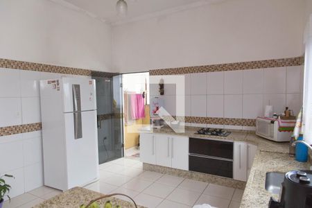 Casa à venda com 410m², 5 quartos e 2 vagas Casa à venda com 410m², 5 quartos e 2 vagasCozinha