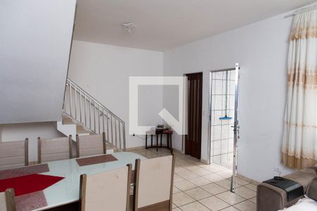 Casa à venda com 410m², 5 quartos e 2 vagas Casa à venda com 410m², 5 quartos e 2 vagasSala Casa 2