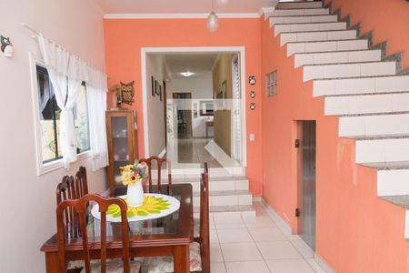 Casa à venda com 410m², 5 quartos e 2 vagas Casa à venda com 410m², 5 quartos e 2 vagasSala de Jantar