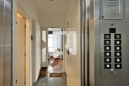 Apartamento à venda com 130m², 4 quartos e 2 vagasEntrada