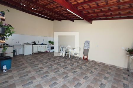 Casa à venda com 160m², 3 quartos e 1 vagaÁrea de Serviço - Quintal