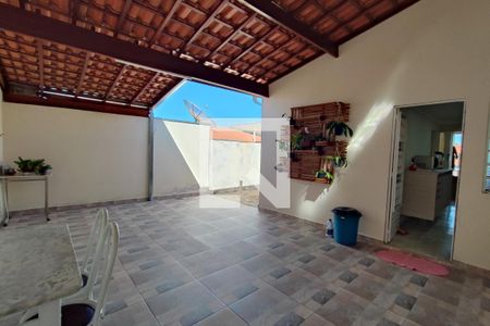 Casa à venda com 160m², 3 quartos e 1 vagaÁrea de Serviço - Quintal