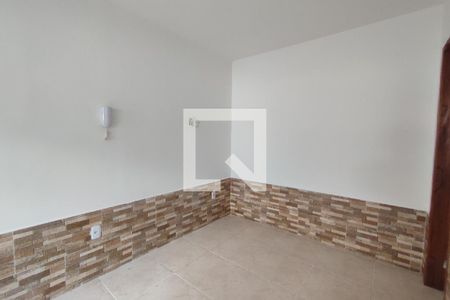 Sala de casa para alugar com 1 quarto, 45m² em Taquara, Rio de Janeiro