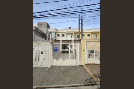 Casa à venda com 168m², 3 quartos e 3 vagas Casa à venda com 168m², 3 quartos e 3 vagasFachada