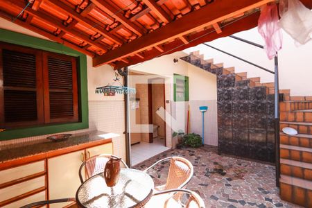 Casa à venda com 300m², 3 quartos e 2 vagas Casa à venda com 300m², 3 quartos e 2 vagasQuintal