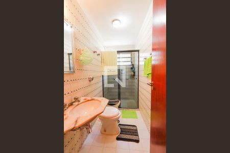 Casa à venda com 300m², 3 quartos e 2 vagas Casa à venda com 300m², 3 quartos e 2 vagasBanheiro Social