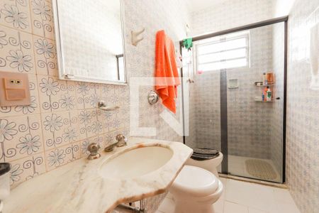 Casa à venda com 300m², 3 quartos e 2 vagas Casa à venda com 300m², 3 quartos e 2 vagasBanheiro - Suíte