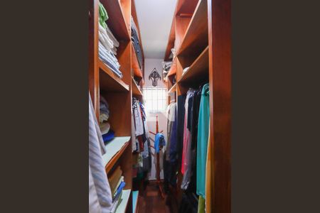 Casa à venda com 300m², 3 quartos e 2 vagas Casa à venda com 300m², 3 quartos e 2 vagasCloset - Suíte