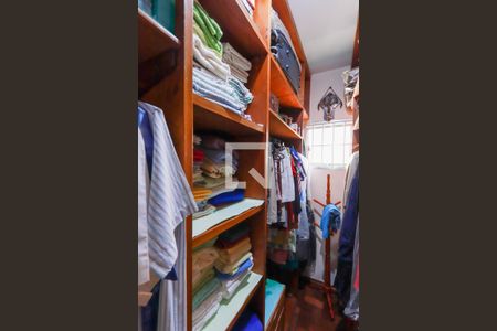 Casa à venda com 300m², 3 quartos e 2 vagas Casa à venda com 300m², 3 quartos e 2 vagasCloset - Suíte