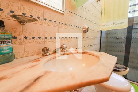 Casa à venda com 300m², 3 quartos e 2 vagas Casa à venda com 300m², 3 quartos e 2 vagasBanheiro Social