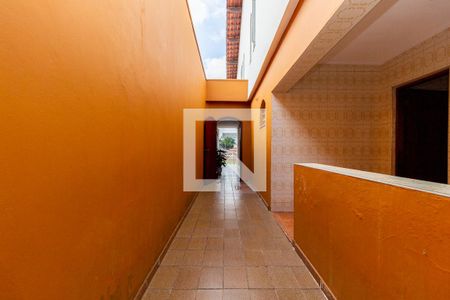 Casa à venda com 300m², 4 quartos e 3 vagas Casa à venda com 300m², 4 quartos e 3 vagasCorredor