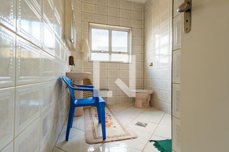 Casa à venda com 240m², 3 quartos e 2 vagas Casa à venda com 240m², 3 quartos e 2 vagasBanheiro Social