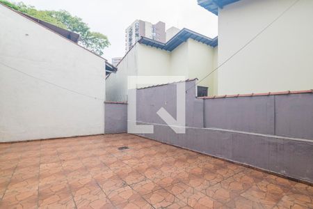 Casa à venda com 250m², 2 quartos e 4 vagas Casa à venda com 250m², 2 quartos e 4 vagasQuintal