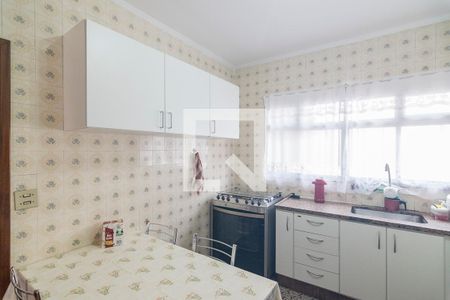 Casa à venda com 250m², 2 quartos e 4 vagas Casa à venda com 250m², 2 quartos e 4 vagasCozinha