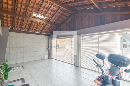 Casa à venda com 250m², 2 quartos e 4 vagas Casa à venda com 250m², 2 quartos e 4 vagasGaragem