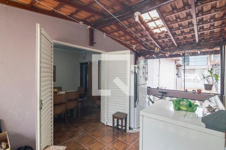 Casa à venda com 250m², 2 quartos e 4 vagas Casa à venda com 250m², 2 quartos e 4 vagasTerraço
