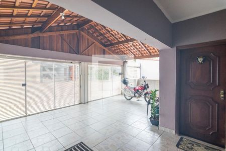 Casa à venda com 250m², 2 quartos e 4 vagas Casa à venda com 250m², 2 quartos e 4 vagasGaragem