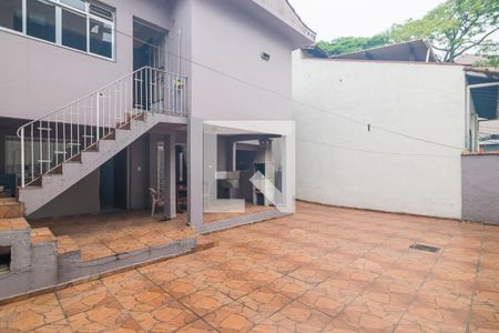 Casa à venda com 250m², 2 quartos e 4 vagas Casa à venda com 250m², 2 quartos e 4 vagasQuintal