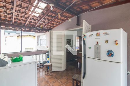 Casa à venda com 250m², 2 quartos e 4 vagas Casa à venda com 250m², 2 quartos e 4 vagasTerraço