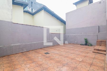 Casa à venda com 250m², 2 quartos e 4 vagas Casa à venda com 250m², 2 quartos e 4 vagasQuintal