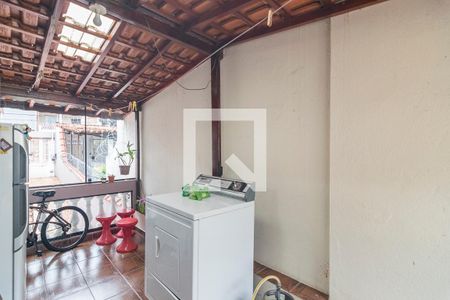 Casa à venda com 250m², 2 quartos e 4 vagas Casa à venda com 250m², 2 quartos e 4 vagasTerraço