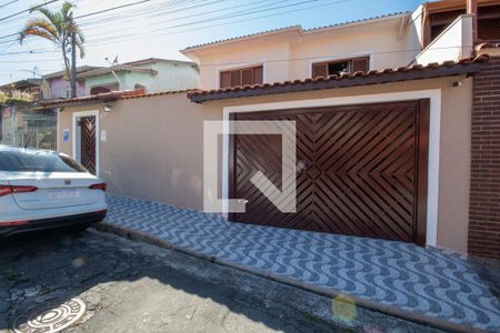 Casa à venda com 246m², 3 quartos e 3 vagas Casa à venda com 246m², 3 quartos e 3 vagasFachada