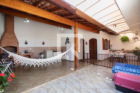Casa à venda com 246m², 3 quartos e 3 vagas Casa à venda com 246m², 3 quartos e 3 vagasQuintal