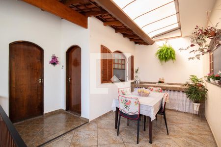 Casa à venda com 246m², 3 quartos e 3 vagas Casa à venda com 246m², 3 quartos e 3 vagasQuintal