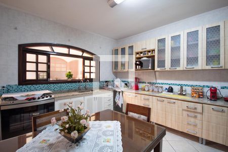 Casa à venda com 246m², 3 quartos e 3 vagas Casa à venda com 246m², 3 quartos e 3 vagasCozinha