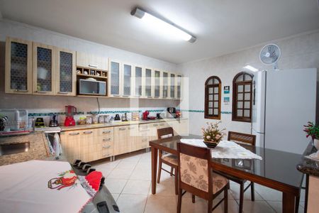 Casa à venda com 246m², 3 quartos e 3 vagas Casa à venda com 246m², 3 quartos e 3 vagasCozinha