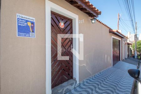 Casa à venda com 246m², 3 quartos e 3 vagas Casa à venda com 246m², 3 quartos e 3 vagasFachada