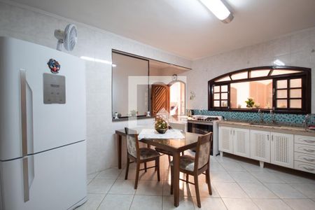 Casa à venda com 246m², 3 quartos e 3 vagas Casa à venda com 246m², 3 quartos e 3 vagasCozinha