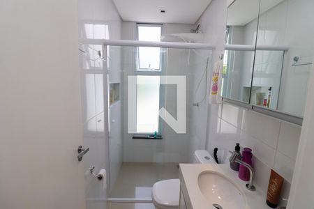 Casa à venda com 145m², 4 quartos e 2 vagas Casa à venda com 145m², 4 quartos e 2 vagasBanheiro da Suíte