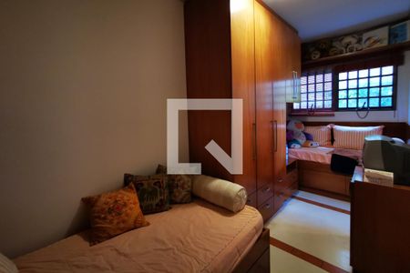 Casa de condomínio à venda com 400m², 4 quartos e 3 vagas Casa de condomínio à venda com 400m², 4 quartos e 3 vagasQuarto de Serviço