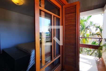 Casa de condomínio à venda com 400m², 4 quartos e 3 vagas Casa de condomínio à venda com 400m², 4 quartos e 3 vagasSacada