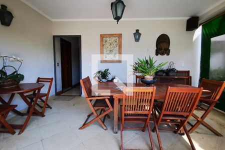 Casa de condomínio à venda com 400m², 4 quartos e 3 vagas Casa de condomínio à venda com 400m², 4 quartos e 3 vagasÁrea Externa