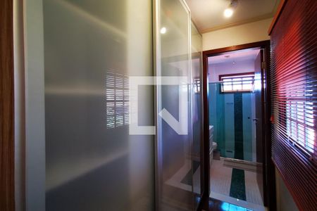 Casa de condomínio à venda com 400m², 4 quartos e 3 vagas Casa de condomínio à venda com 400m², 4 quartos e 3 vagasBanheiro da Suíte 1