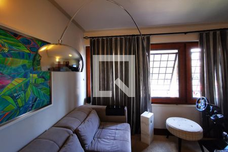 Casa de condomínio à venda com 400m², 4 quartos e 3 vagas Casa de condomínio à venda com 400m², 4 quartos e 3 vagasSala de TV