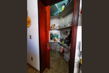 Casa de condomínio à venda com 400m², 4 quartos e 3 vagas Casa de condomínio à venda com 400m², 4 quartos e 3 vagasDespensa