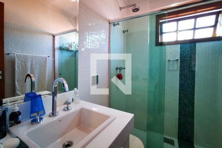 Casa de condomínio à venda com 400m², 4 quartos e 3 vagas Casa de condomínio à venda com 400m², 4 quartos e 3 vagasBanheiro da Suíte 1