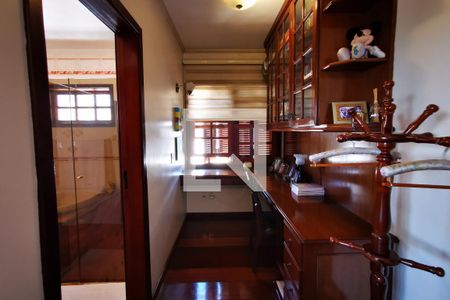 Casa de condomínio à venda com 400m², 4 quartos e 3 vagas Casa de condomínio à venda com 400m², 4 quartos e 3 vagasSuíte 2