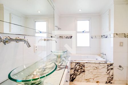 Apartamento à venda com 167m², 3 quartos e 4 vagas Apartamento à venda com 167m², 3 quartos e 4 vagasBanheiro Suíte 1