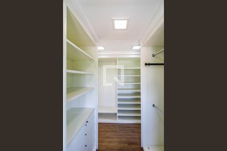Apartamento à venda com 167m², 3 quartos e 4 vagas Apartamento à venda com 167m², 3 quartos e 4 vagasCloset Suíte 1