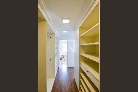 Apartamento à venda com 167m², 3 quartos e 4 vagas Apartamento à venda com 167m², 3 quartos e 4 vagasCloset Suíte 1