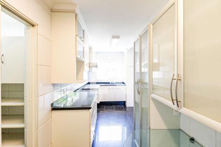 Apartamento à venda com 167m², 3 quartos e 4 vagas Apartamento à venda com 167m², 3 quartos e 4 vagasCozinha