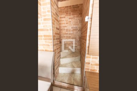 Casa à venda com 140m², 4 quartos e 2 vagas Casa à venda com 140m², 4 quartos e 2 vagasEscada